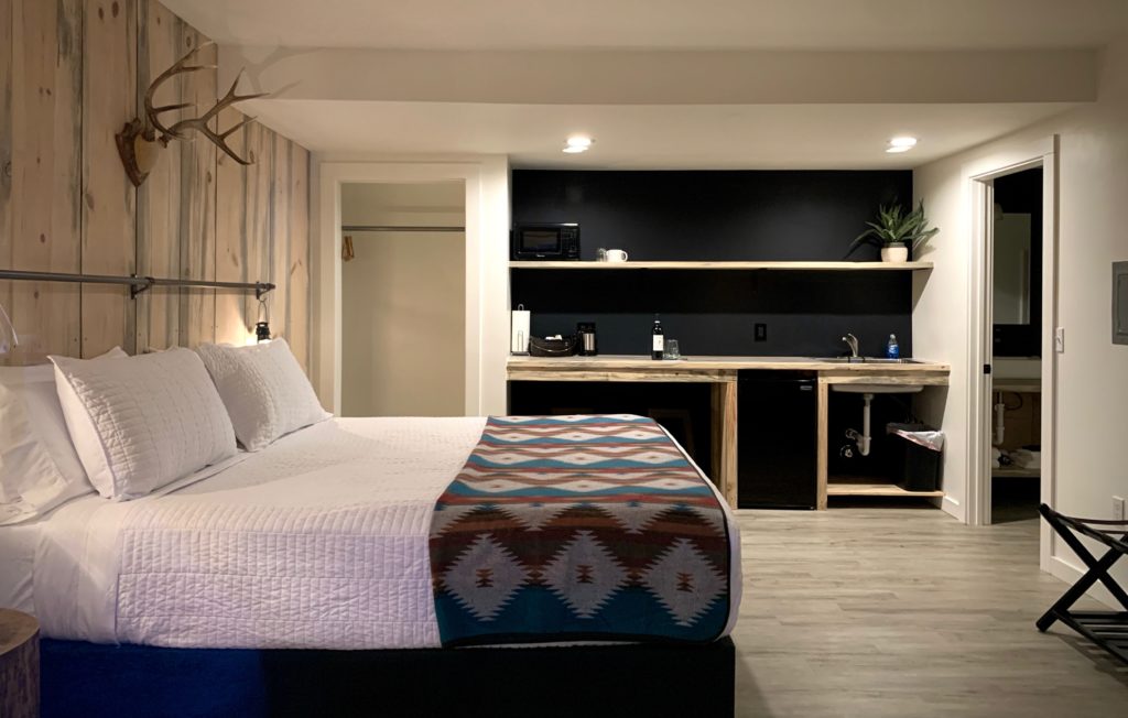 Outdoors Inn in Sandpoint, Idaho offers lodging