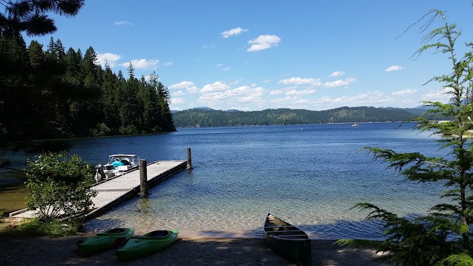 Priest Lake escapes vacation rental rooms lodging water dock boats kayaks